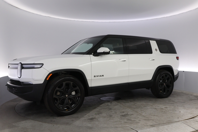 2025 Rivian R1S