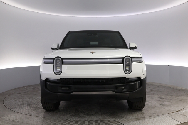 2025 Rivian R1S