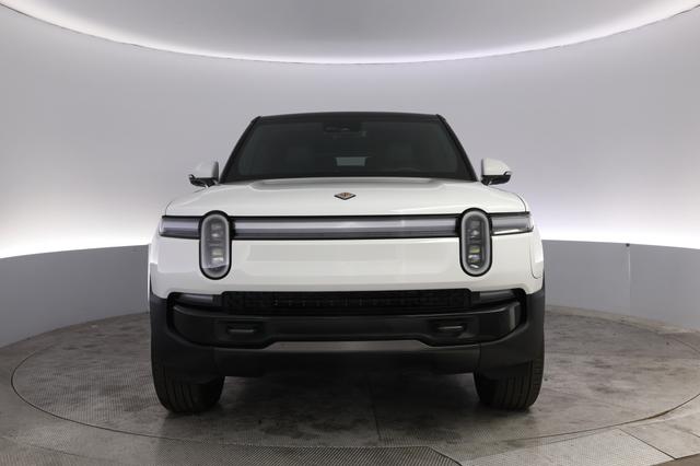 2025 Rivian R1S — photo 9 of 28