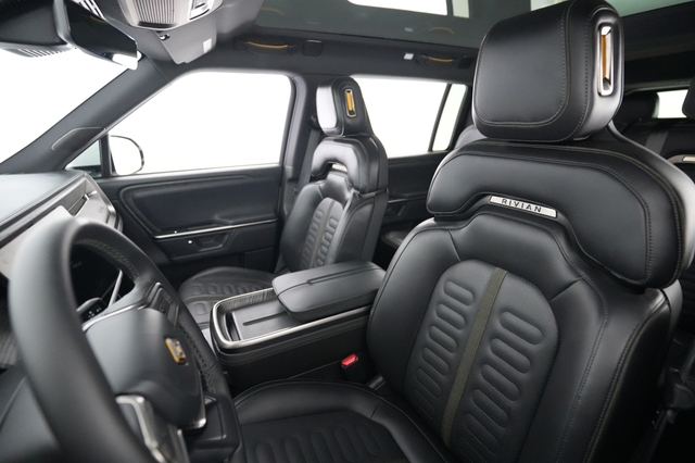 2025 Rivian R1S