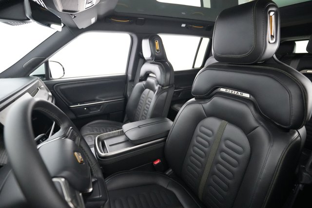 2025 Rivian R1S — photo 3 of 28