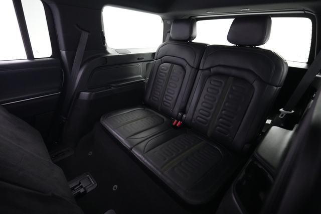 2025 Rivian R1S