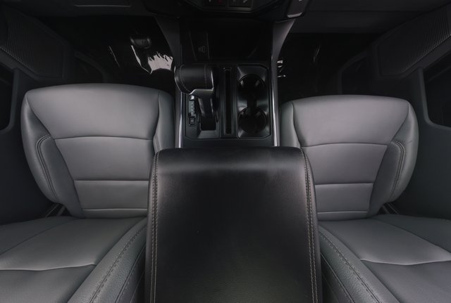 2025 Ford F-150 Lightning — photo 16 of 18