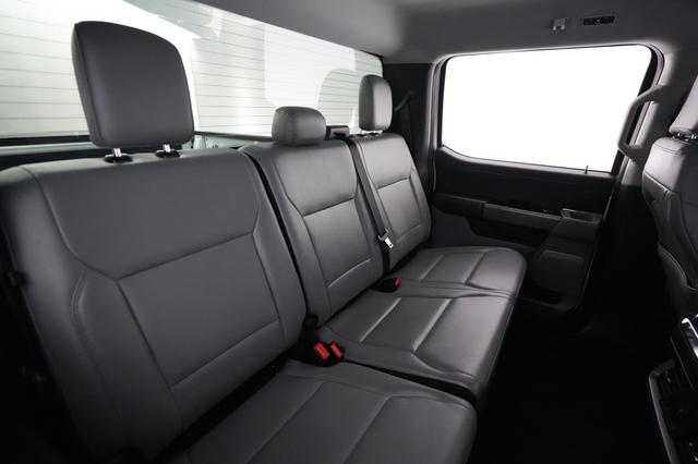 2025 Ford F-150 Lightning — photo 4 of 18