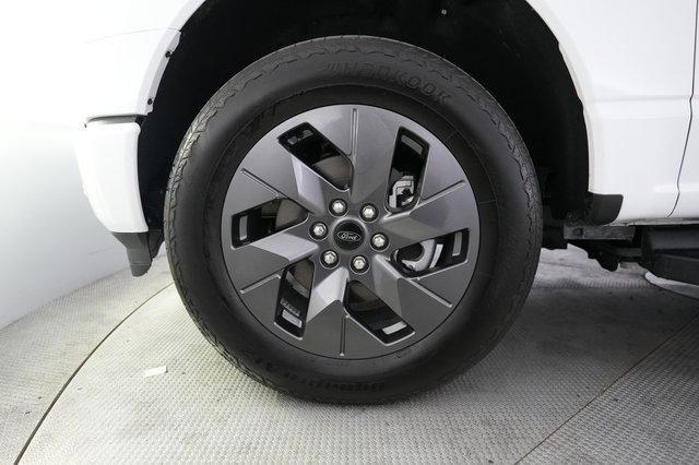 2025 Ford F-150 Lightning — photo 9 of 18