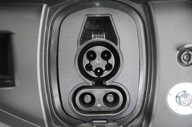 2025 Ford F-150 Lightning — photo 8 of 18
