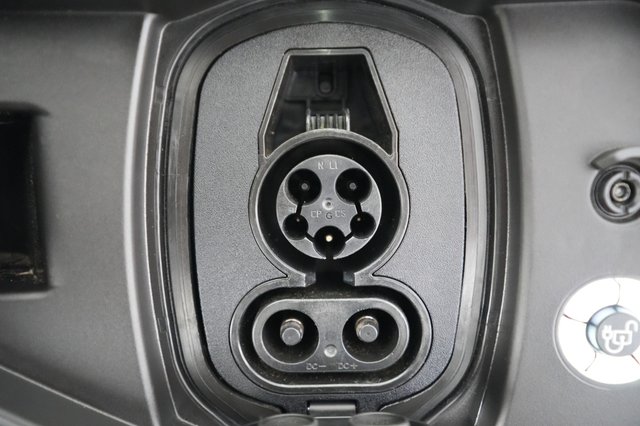 2025 Ford F-150 Lightning — photo 8 of 18