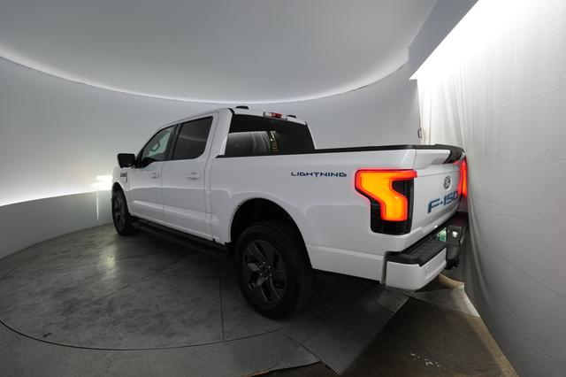 2025 Ford F-150 Lightning — photo 2 of 18