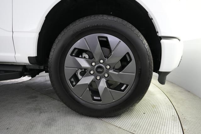 2025 Ford F-150 Lightning — photo 10 of 18