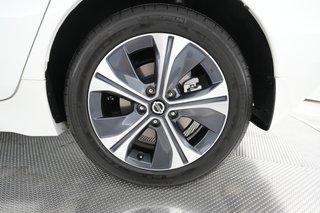 2022 Nissan Leaf — photo 10 of 21