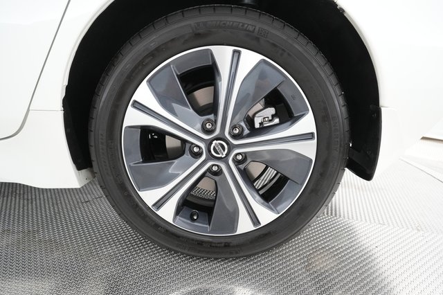 2022 Nissan Leaf — photo 10 of 21