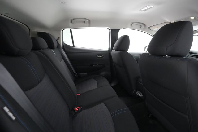 2022 Nissan Leaf — photo 16 of 21