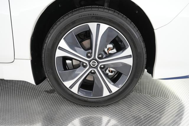 2022 Nissan Leaf — photo 9 of 21