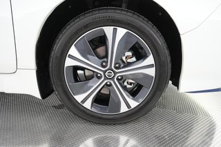 2022 Nissan Leaf — photo 9 of 21