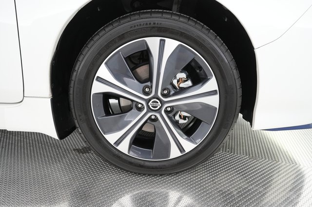2022 Nissan Leaf — photo 9 of 21