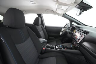 2022 Nissan Leaf — photo 15 of 21