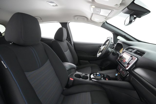 2022 Nissan Leaf — photo 15 of 21