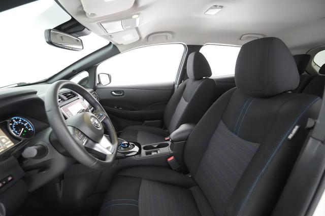 2022 Nissan Leaf — photo 3 of 21