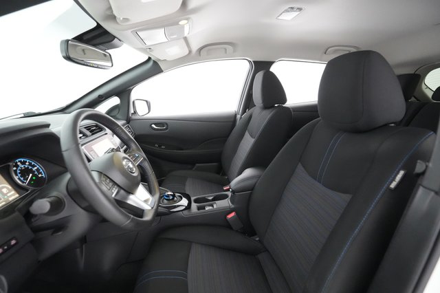 2022 Nissan Leaf — photo 3 of 21