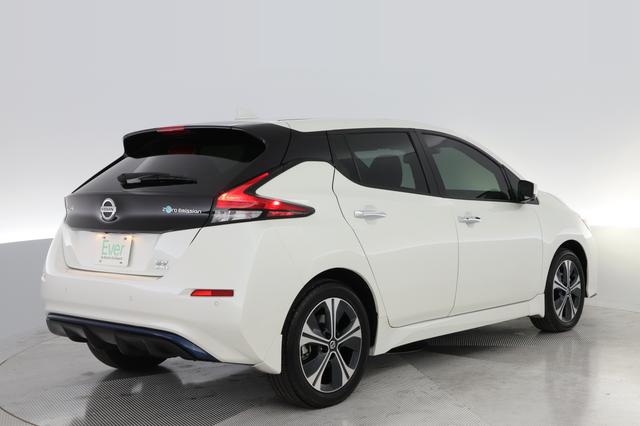 2022 Nissan Leaf — photo 2 of 21