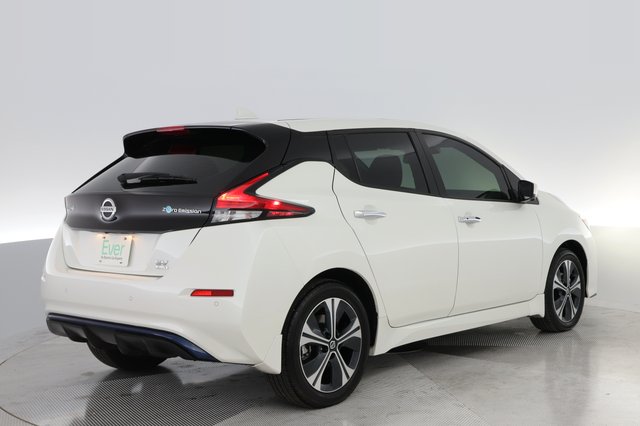 2022 Nissan Leaf — photo 2 of 21