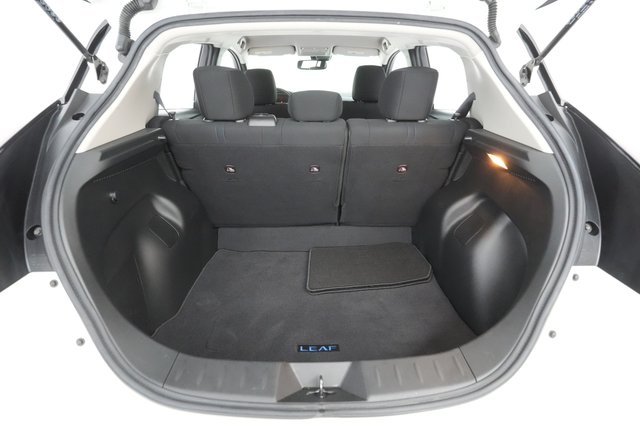 2022 Nissan Leaf — photo 14 of 21