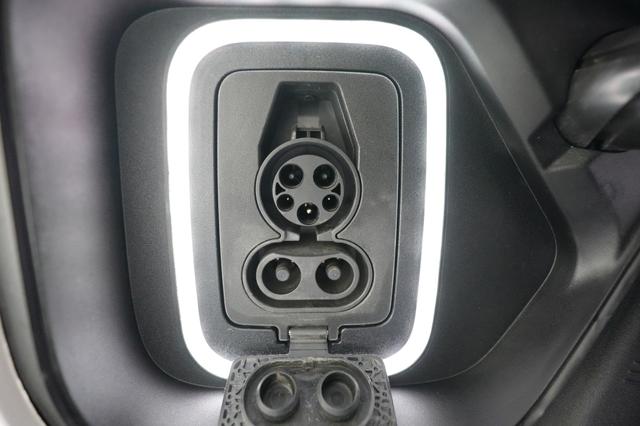 2023 Rivian R1T — photo 8 of 25