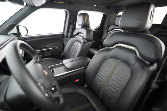 2023 Rivian R1T — photo 3 of 25