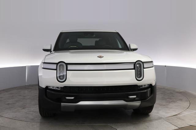 2023 Rivian R1T — photo 9 of 25