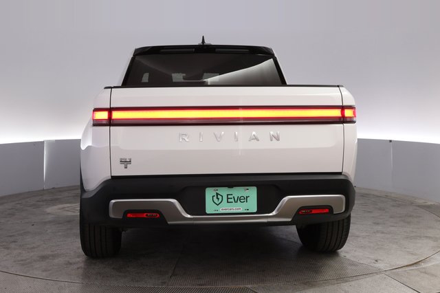 2023 Rivian R1T — photo 12 of 25