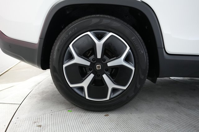 2023 Rivian R1T — photo 17 of 25