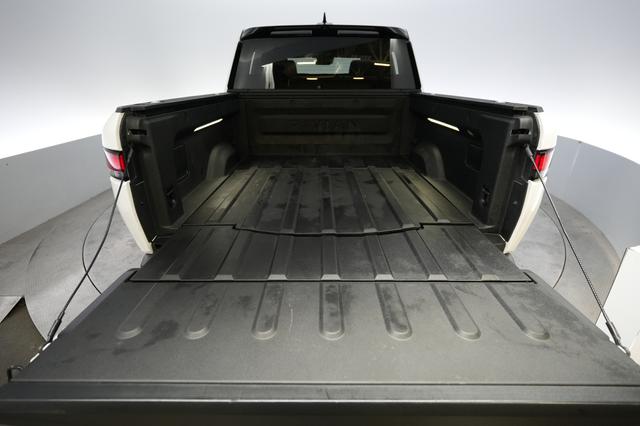 2023 Rivian R1T — photo 6 of 25