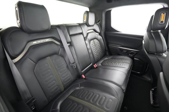 2023 Rivian R1T — photo 4 of 25