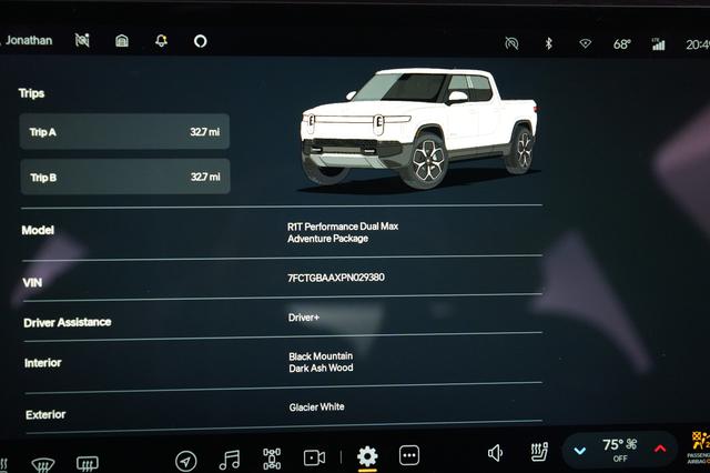 2023 Rivian R1T — photo 5 of 25