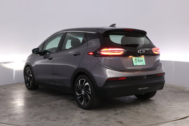 2022 Chevrolet Bolt EV — photo 13 of 22