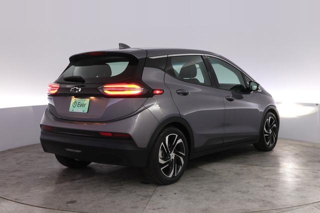2022 Chevrolet Bolt EV — photo 2 of 22
