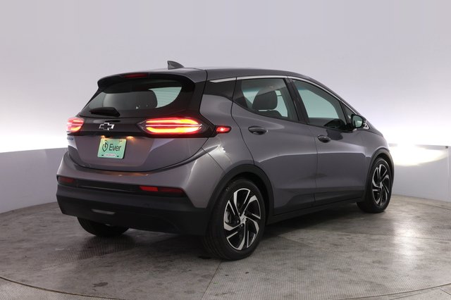 2022 Chevrolet Bolt EV — photo 2 of 22