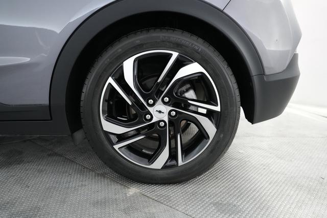 2022 Chevrolet Bolt EV — photo 7 of 22