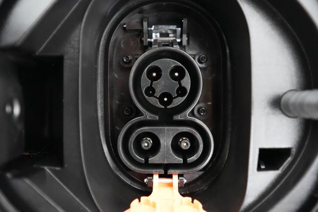 2022 Chevrolet Bolt EV — photo 8 of 22