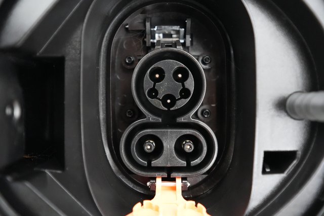 2022 Chevrolet Bolt EV — photo 8 of 22