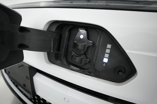 2024 Hyundai Kona Electric — photo 8 of 22