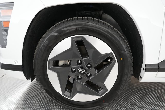 2024 Hyundai Kona Electric — photo 13 of 22