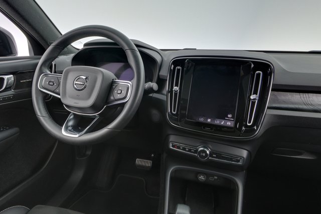 2023 Volvo C40 Recharge — photo 18 of 22