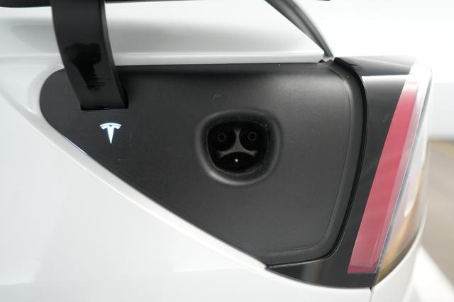 2023 Tesla Model Y — photo 8 of 26
