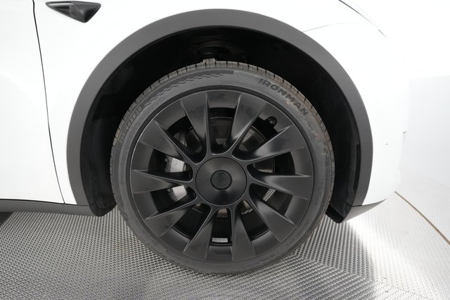 2023 Tesla Model Y — photo 13 of 26
