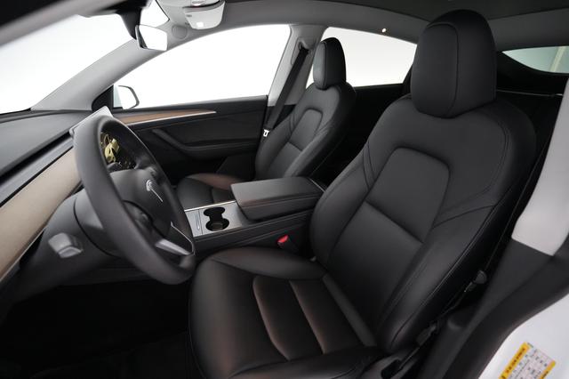 2023 Tesla Model Y — photo 3 of 26