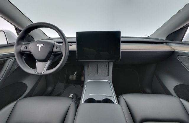 2023 Tesla Model Y — photo 19 of 26