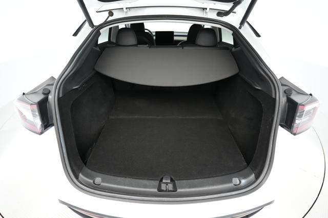 2023 Tesla Model Y — photo 6 of 26