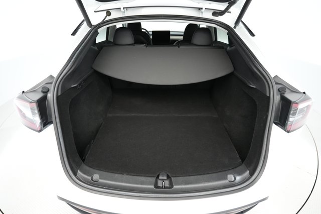 2023 Tesla Model Y — photo 6 of 26