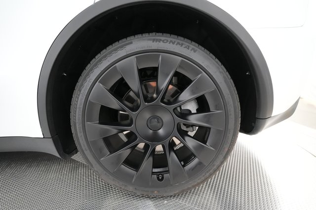 2023 Tesla Model Y — photo 15 of 26